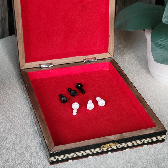 Folding Rosewood Geometric High Gloss Cribbage Board With Red Velvet Interior - Picture 6 of 6